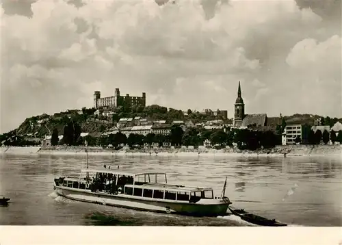AK / Ansichtskarte  Bratislava_Pressburg_Pozsony_SK Blick ueber die Donau zur Burg Fahrgastschiff