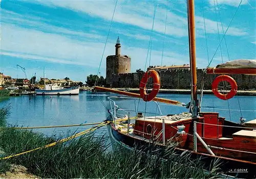 AK / Ansichtskarte  Aigues-Mortes_Aigues-Morte_30_Gard La Tour Constance Le port de plaisance