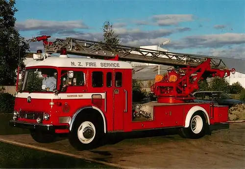 AK / Ansichtskarte  Feuerwehr_Fire-Brigade_Pompiers_Bomberos 1965 Bedford Magirus This 50