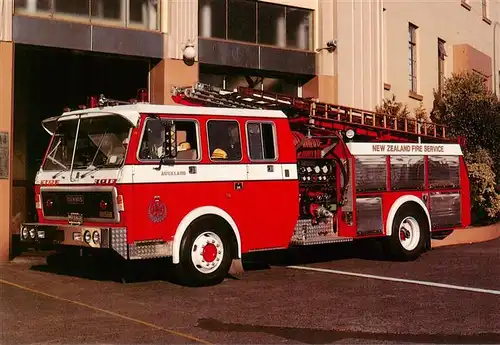 AK / Ansichtskarte  Feuerwehr_Fire-Brigade_Pompiers_Bomberos 1986 Dennis Mills Tui 