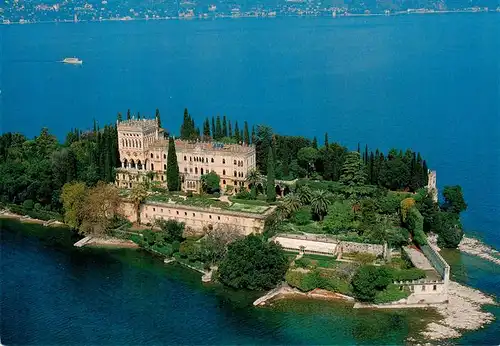 AK / Ansichtskarte 73944743 Gardasee_Lago_di_Garda Schloss Fliegeraufnahme