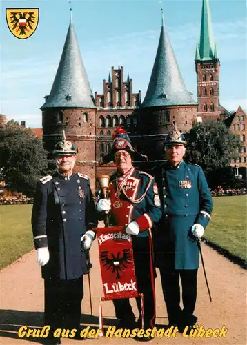 AK / Ansichtskarte  Luebeck Die 3 historischen Vertreter Luebecks vor dem Holstentor mit St. Petri Kirche