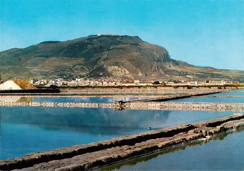 AK / Ansichtskarte  Trapani_Sicilia_IT Saline con veduta Monte Erice