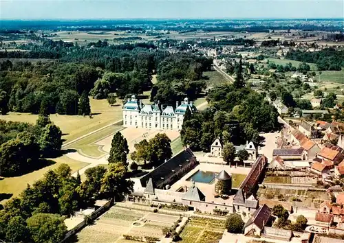 AK / Ansichtskarte  Cheverny_41_Loir-et-Cher Vue aerienne Chateau Communs et village