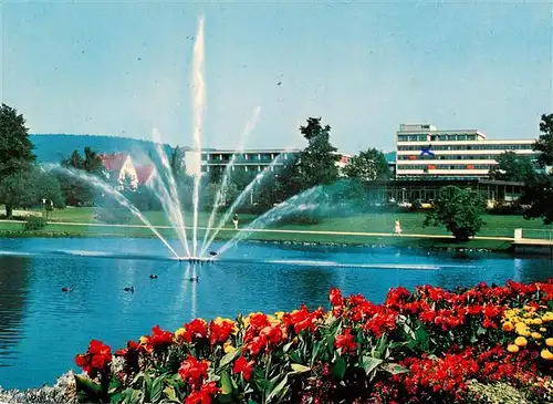 AK / Ansichtskarte  Bad_Salzuflen Fontaene auf dem Kurparksee Klinik Lipperland