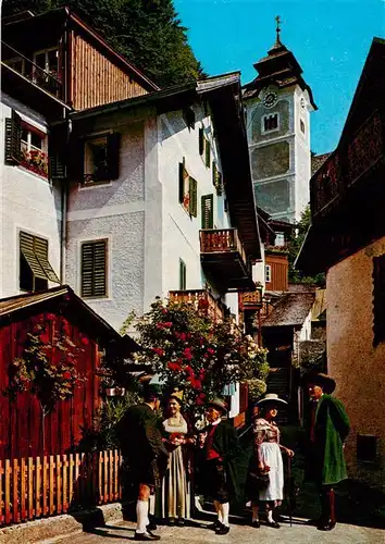 AK / Ansichtskarte  Hallstatt_Oberoesterreich_AT Gedeckte Stiege Altstadt Trachten