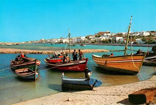 AK / Ansichtskarte 73945429 Lagos_Algarve_Faro_PT Strand Fischerboote Blick zur Stadt