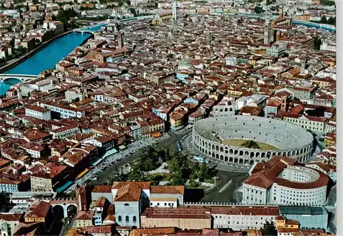 AK / Ansichtskarte 73945574 Verona__Veneto_IT Panorama dall'aereo con arena