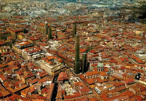 AK / Ansichtskarte  Bologna Il Centro con le Torri Asinelli e Garisenda dall aereo