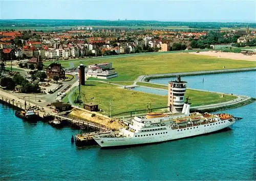 AK / Ansichtskarte 73945911 Cuxhaven_Nordseebad Nordseeheilbad Faehre Alte Liebe mit Blick auf die Stadt