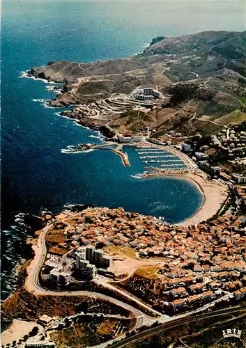 AK / Ansichtskarte  Banyuls-sur-Mer_66_Pyrenees-Orientales La plage et le port vus du ciel