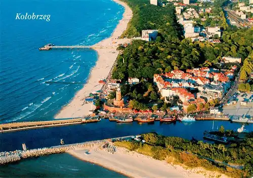 AK / Ansichtskarte  Kolobrzeg_Kolberg_Ostseebad_PL Hafen Strand