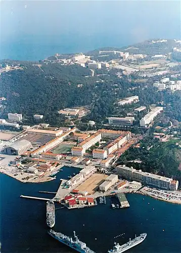 AK / Ansichtskarte  Saint-Mandrier-sur-Mer_83_Var Vue aerienne du DIN et BAN et lEcole de Plongee