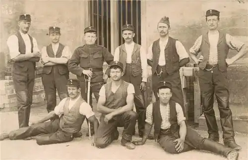 AK / Ansichtskarte  Militaria_Schweiz Gruppenfoto Soldaten 