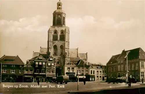 AK / Ansichtskarte 73947473 Bergen-op-Zoom_NL Markt met Prot Kerk