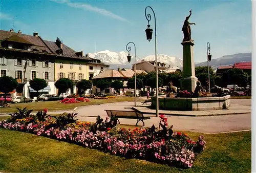 AK / Ansichtskarte  Sallanches_74_Haute-Savoie La place Charles Albert et le Mont Blanc
