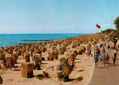 AK / Ansichtskarte 73949536 Kellenhusen_Ostseebad Strand und Promenade