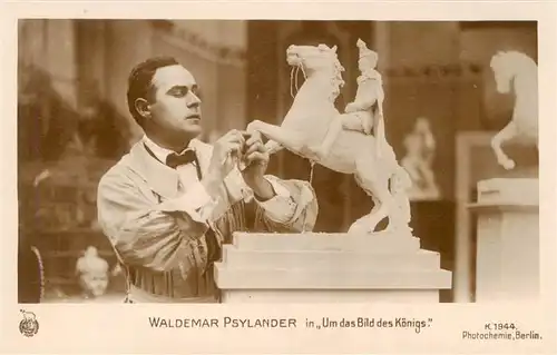 AK / Ansichtskarte  Foto_Photochemie_Nr. K. 1944 Waldemar Psylander Um das Bild des Koenigs