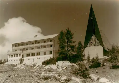 AK / Ansichtskarte  Tauplitzalm_1650m_Tauplitzer-Berghof_Dachstein_AT Tauplitzer Berghof Kirchenwirt Kirche