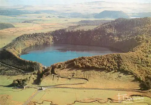 AK / Ansichtskarte  Besse-en-Chandesse_63_Puy-de-Dome Le Pavin Lac de cratère vue aérienne