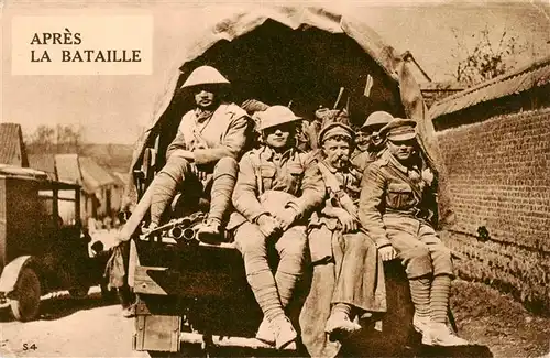 AK / Ansichtskarte  Militaria_France_sonstiges Apres La Bataille Soldaten Auto