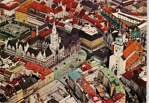 AK / Ansichtskarte  Muenchen Marienplatz und Rathaus