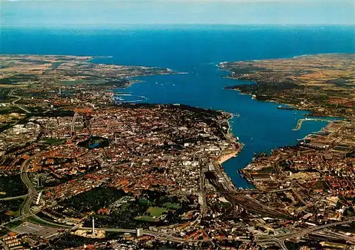 AK / Ansichtskarte 73951346 Kiel Stadt und Foerde mit Blick auf die Ostsee
