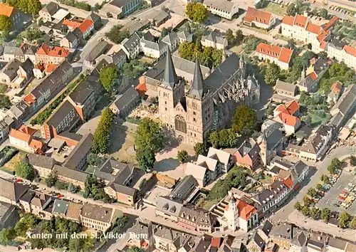 AK / Ansichtskarte  Xanten Fliegeraufnahme mit St Viktor Dom Chor Langhaus und Regionalmuseum