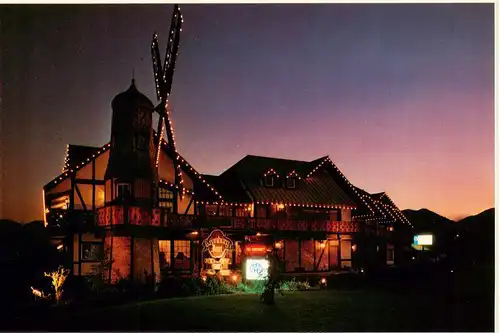 AK / Ansichtskarte  Solvang_California_USA Kronborg Inn at night