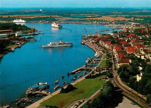 AK / Ansichtskarte  Travemuende_Ostseebad Stadtpanorama mit Hafen