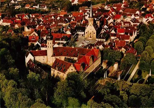 AK / Ansichtskarte 73951645 Weikersheim Schloss mit Marktplatz