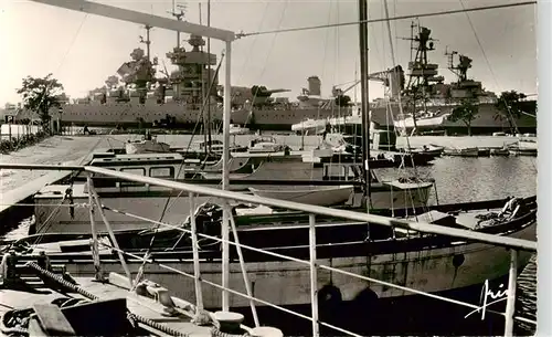 AK / Ansichtskarte  Toulon-sur-Mer_83_Var Le Port et le Jean-Bart Cuirassé de la Marine