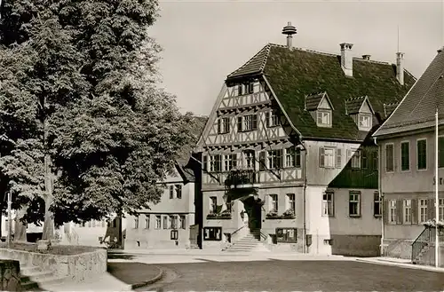 AK / Ansichtskarte  Welzheim Rathaus mit Kirchplatz Luftkurort