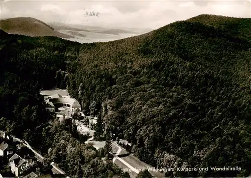 AK / Ansichtskarte  BAD_WILDUNGEN Kurpark und Wandelhalle Fliegeraufnahme