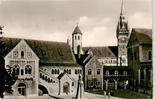 AK / Ansichtskarte  Braunschweig Der Burghof mit Blick auf das Rathaus