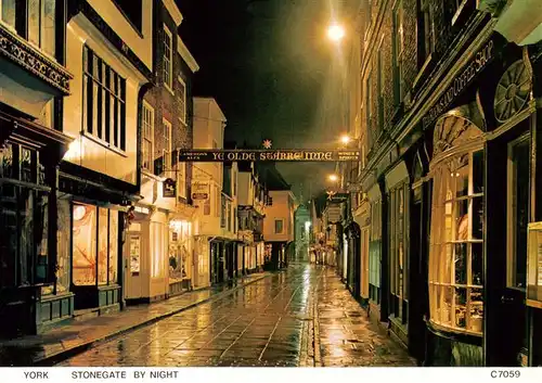 AK / Ansichtskarte 73952787 York__UK Stonegate by night