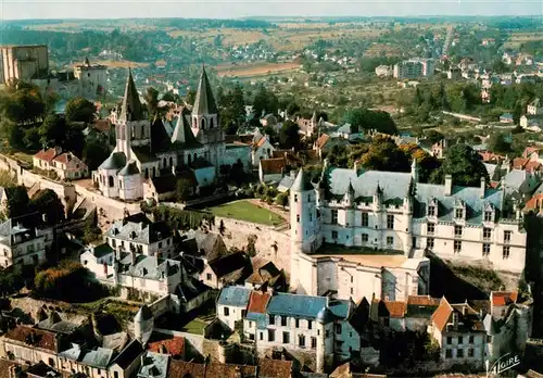 AK / Ansichtskarte  Loches_37_Indre-et-Loire Vue aerienne sur le chateau et leglise Saint Ours et le donjon