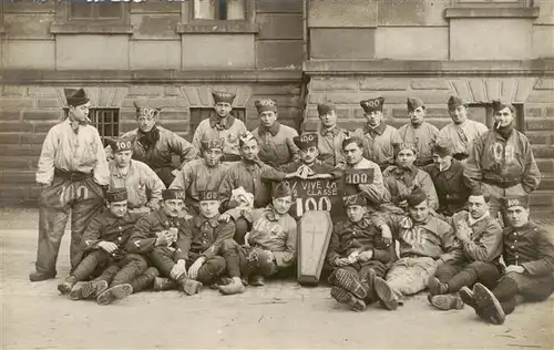 AK / Ansichtskarte 73953304 Militaria_France_sonstiges Soldaten Gruppenfoto 