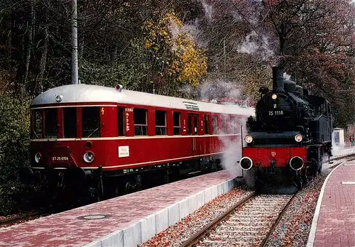 AK / Ansichtskarte 73953325 Lokomotive_Eisenbahn_Railway Elektro-Triebwagen ET 25 015 a/b + Personenzug Tenderlokomotive 751118