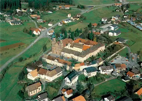 AK / Ansichtskarte  St_Peter_Schwarzwald Fliegeraufnahme mit Kirche und Kloster