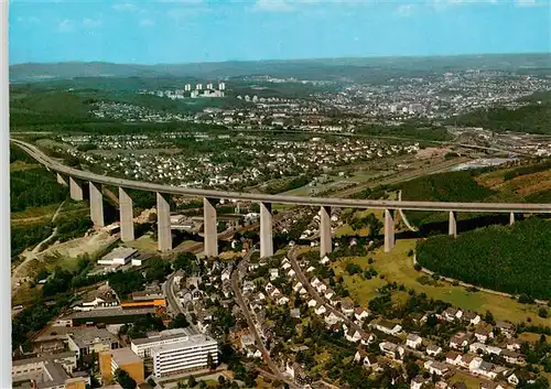 AK / Ansichtskarte 73955180 Eiserfeld_Siegen_Westfalen Fliegeraufnahme mit Siegtalbruecke der BAB 45