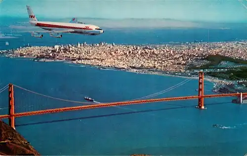 AK / Ansichtskarte  Flugzeuge_Zivil Flying with twa over golden gate Bridge