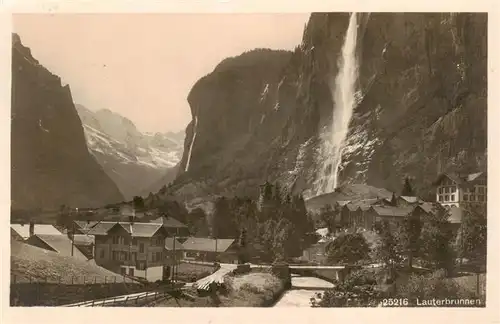 AK / Ansichtskarte  Lauterbrunnen_BE Blick zum Wasserfall
