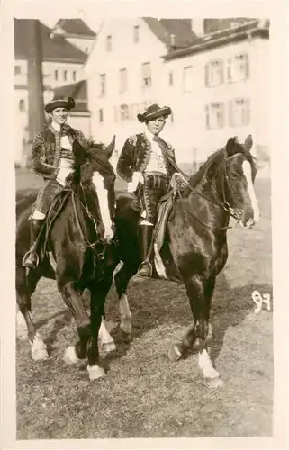 AK / Ansichtskarte 73955749 Pferde_Horses_Cheval Photo-Hall Ragaz-Arosa-Zuerich St.Moritz Bed Maenner 