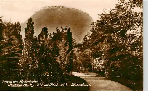 AK / Ansichtskarte 73956066 Singen_Hohentwiel Partie im Stadtgarten mit Blick auf den Hohentwiel