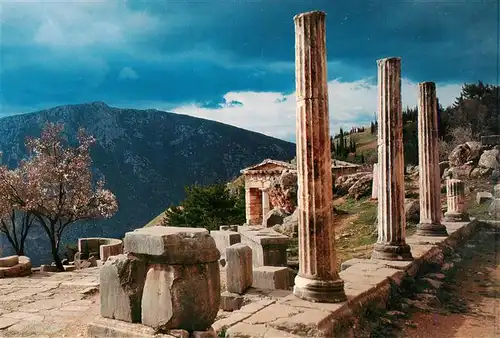 AK / Ansichtskarte 73956240 Delphi_Delfi_Greece Die Stoa und das Schatzhaus der Athener Ruinen Antike Staette