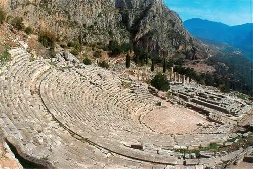 AK / Ansichtskarte  Delphi_Delfi_Greece Amphitheater und Apollotempel Ruinen Antike Staette