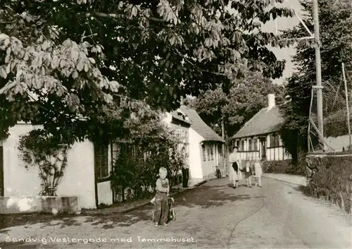 AK / Ansichtskarte  Sandvig_Bornholm_DK Vestergade med Tommehuset