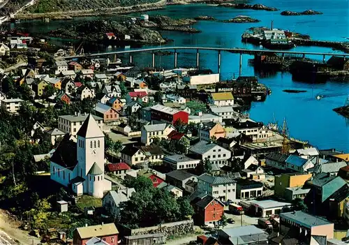 AK / Ansichtskarte 73956907 Svolvaer_Norge Parti fra byen med kirken og broen