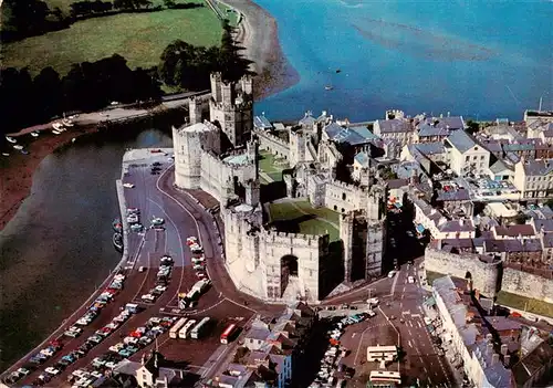 AK / Ansichtskarte  Caernarvon_Caernafon_Wales_UK Caernavon Castle Aerial view